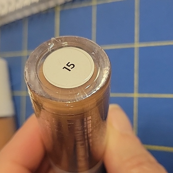Revolution Mega Conceal Longwear Concealer - Tan - Picture 5 of 5